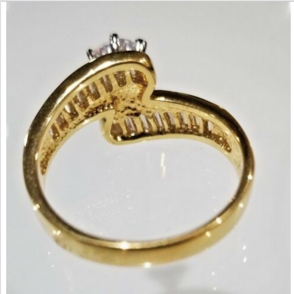 Gold 1.5CW+ cubic zirconia Solitaire Ring with Accents size 10 cocktail ring - Picture 5 of 9